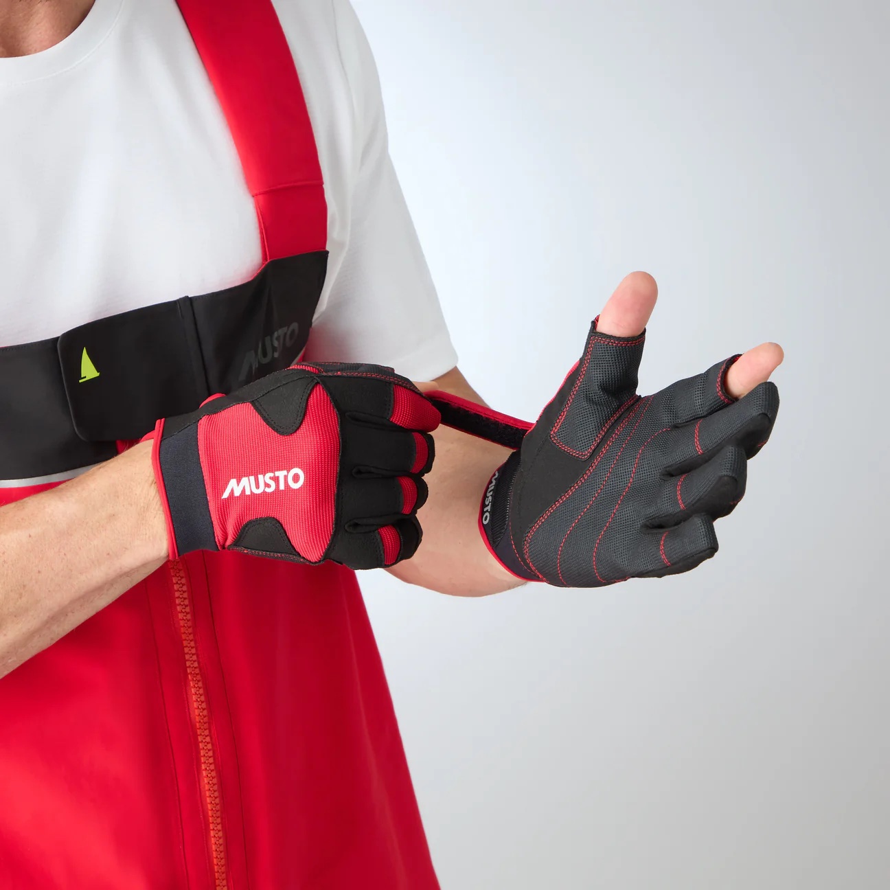 Musto Performance Long Finger Gloves 2.0 - Image 3